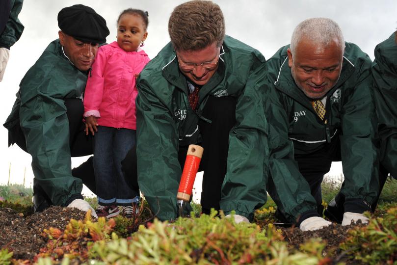 (L to R) District of Columbia Mayor Adrian Fenty, Mikayla Kelly, age 3 of Maryland, U.S. Department of Housing and Urban Development Secretary Shaun Donovan and D.C. Housing Authority Director Michael Kelly participate in a planting ceremony on a D.C. 'green roof' in Washington on April 22, 2009. (UPI Photo/Kevin Dietsch) | License Photo