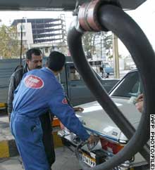 vstory.iran.petrolpumpafp.jpg